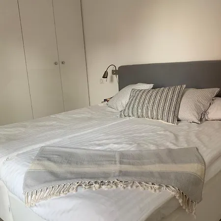 Very Nice For 4 Persons With Terrace In The Port Dantibes Antibes