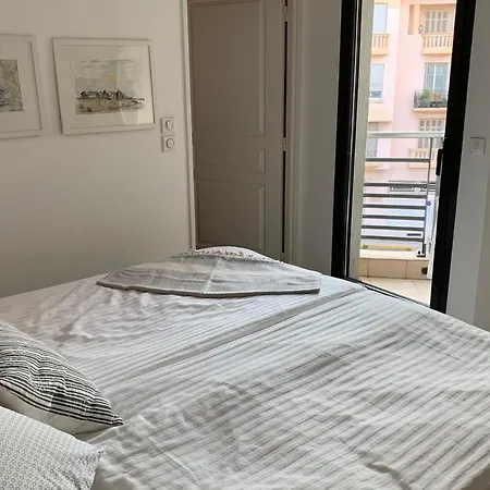 Very Nice For 4 Persons With Terrace In The Port Dantibes *