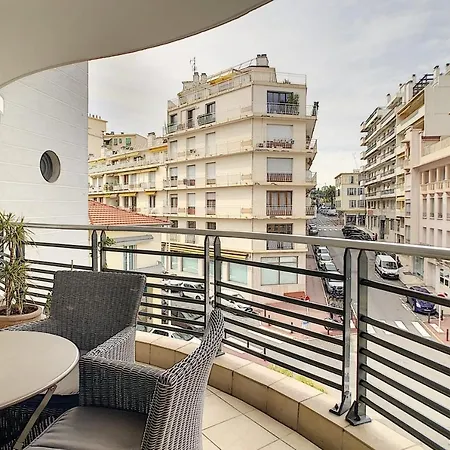 Very Nice For 4 Persons With Terrace In The Port Dantibes *